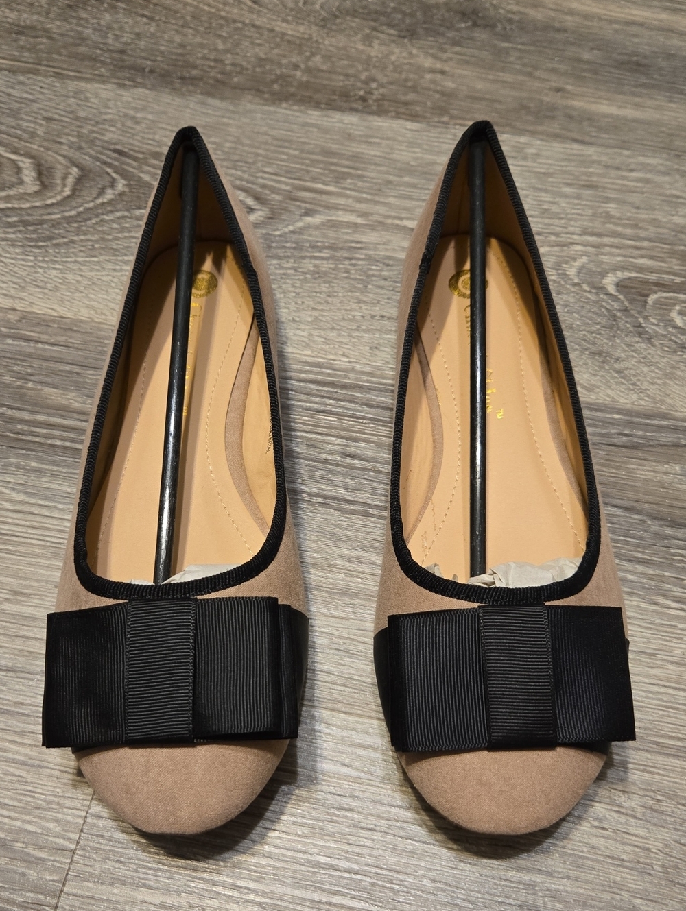 NWT Faux Suede Neutral Bow Flats Sz 8